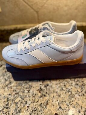 NIB Universal Thread Light Blue & White Spencer Sneakers Memory Foam